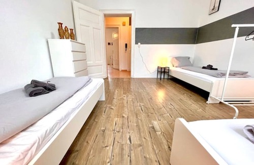 Emst Apartment | 6 beds with double bed, 4min to the A45, balcony, central Hagen Süd, free parking