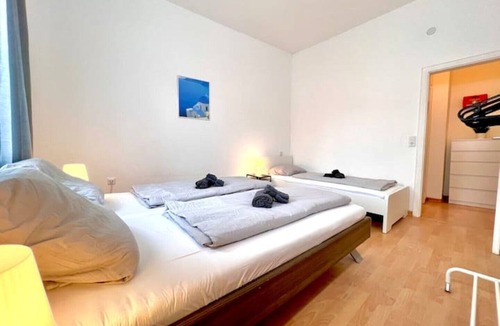 Emst Apartment | 6 beds with double bed, 4min to the A45, balcony, central Hagen Süd, free parking