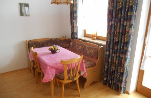 Bad Goegging Apartment | 63 m² Apartment ∙ 1 bedroom ∙ 3 guests