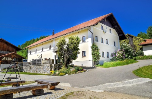 Eggersberg Apartment | 65sqm vacation apartment for up to 5 people on a farm