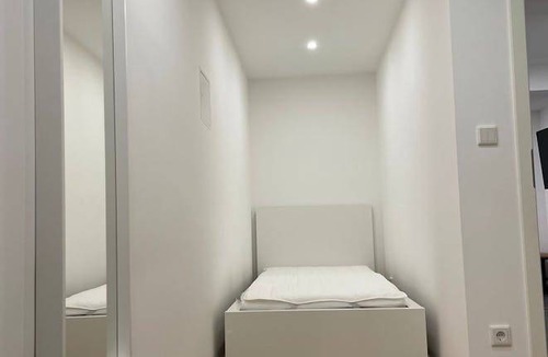 Hasenbergl-Lerchenau Ost Resort | 70 m² Private room ∙ 1 bedroom ∙ 1 guest