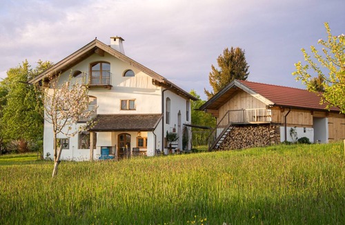 Ebersberg District Apartment | 70 m² Apartment ∙ 2 bedrooms ∙ 5 guests