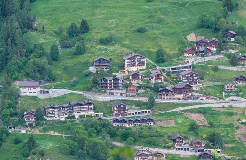 Albinen Apartment | 70 m² Apartment ∙ 2 bedrooms ∙ 4 guests