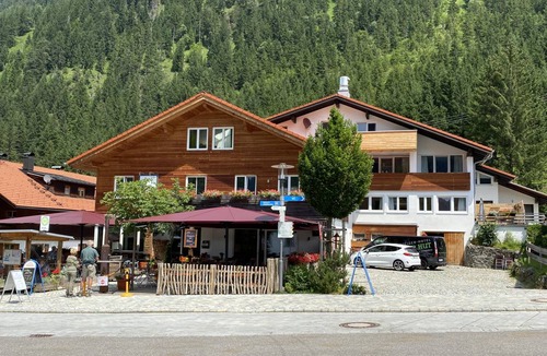Hinterstein Apartment | 70 m² Apartment ∙ 2 bedrooms ∙ 6 guests