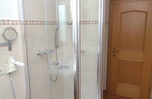Breitbrunn a. Chiemsee Apartment | 70 m² Apartment ∙ 2 bedrooms ∙ 5 guests