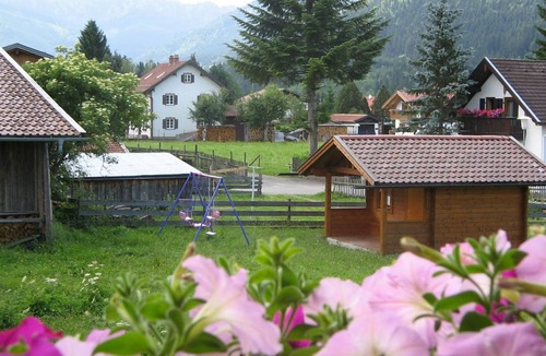 Saulgrub Apartment | 75 m² Apartment ∙ 2 bedrooms ∙ 5 guests