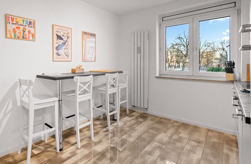 Alte Heide-Hirschau Apartment | 8 min metro to Marienplatz 120 m² Schwabing - 3 BR - 2.5 bath - private parking