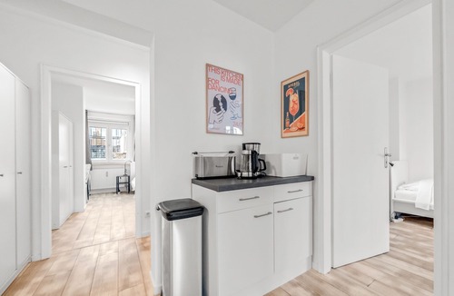 Alte Heide-Hirschau Apartment | 8 min metro to Marienplatz 120 m² Schwabing - 3 BR - 2.5 bath - private parking