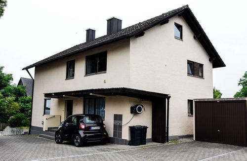 Nassenfels Apartment | 80 m² apartment, own entrance, terrace and garden, close to shopping facilities