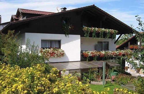 Kollnburg Apartment | 80qm-große FeWo im Dachgeschoss mit Parkplatz und WLAN