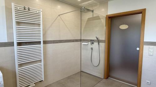 Uehlfeld Apartment | 85 qm Ferienwohnung mit Kamin und riesigem Garten