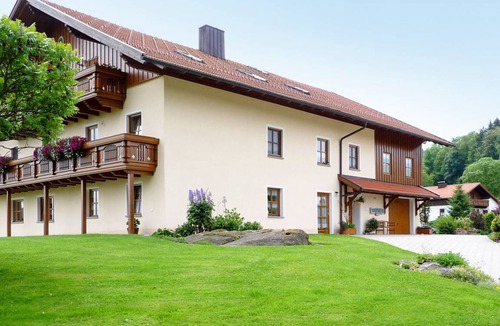 March Apartment | 90 m² Apartment ∙ 1 bedroom ∙ 5 guests