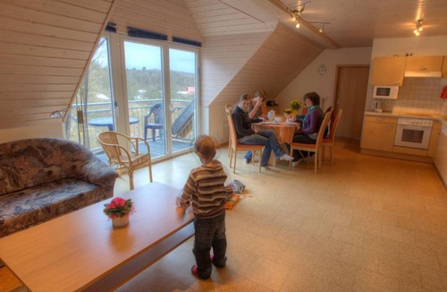 Sulzfeld Apartment | 90 m² Apartment ∙ 3 bedrooms ∙ 8 guests