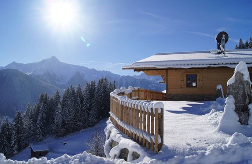 Hippach Ski Chalet | 90 m² Chalet ∙ 2 bedrooms ∙ 4 guests