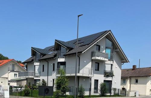 Rosenheim Apartment | 90m2 Loft I Kaffee I Terrasse I E-Parkplatz I 65' Smart TV