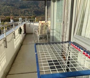 Bad Reichenhall Apartment | 98, Bergblick, 2 Schlafzimmer, Dusche , WC, Küche, Wohnzimmer