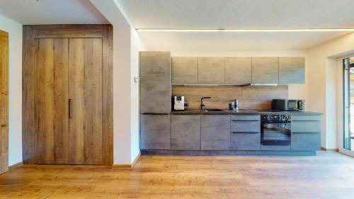 Plangeross Apartment | 98 m² Serviced apartment ∙ 3 bedrooms ∙ 8 guests