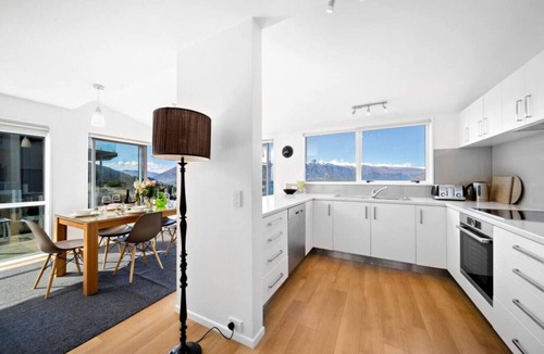 Fernhill Apartment | 9b on Von - Breath-taking Views