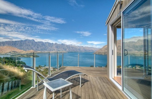 Fernhill Apartment | 9b on Von - Breath-taking Views