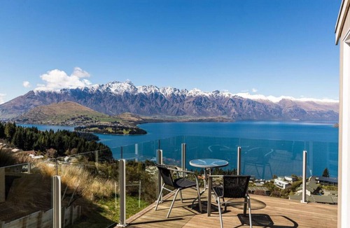 Fernhill Apartment | 9b on Von - Breath-taking Views