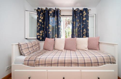Pozuelo de Alarcon House | A CASACAFÉ Madrid Pozuelo Estación Private Rooms
