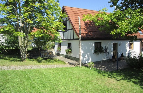 Oberwaldbehrungen House | A lovingly renovated, detached farmhouse in a quiet location.