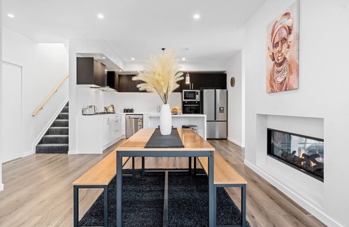 Frankton House | A LUCKIE CHARM - 5-BEDROOM TOWNHOUSE