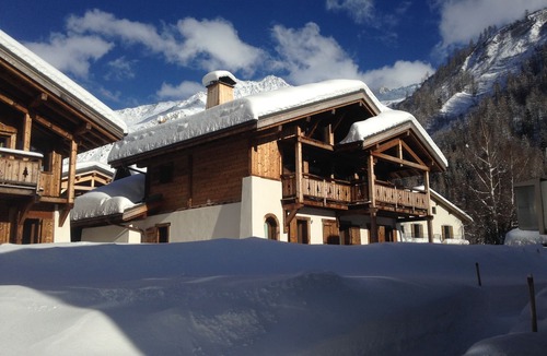 Montroc Ski Chalet | A superb new 5-star chalet — tastefully furnished