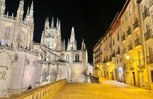 Burgos Apartment | Acariciando la Catedral by apartamentoscatedralcamino