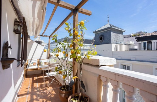 Literary Quarter Apartment | Acogedor Apto con Terraza/Sol