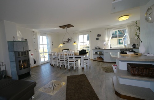 Ummanz House | Albatros I* - Exclusive thatched house on the waterfront