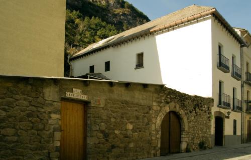 Canfranc Hostel | Albergue-Refugio Sargantana