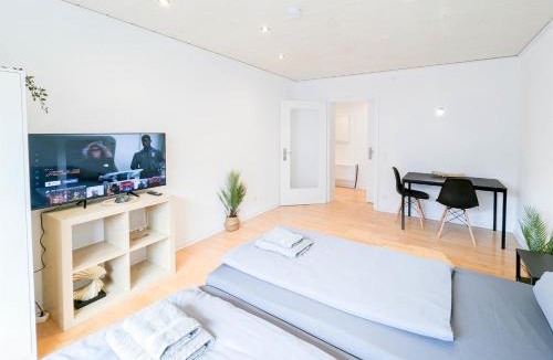 Innenstadt Apartment | ALFA Apartment Esslingen City Altstadt nahe Stuttgart Messe I 3 Zimmer 5 Betten I Bad I Küche l WIFI & SmartTV I 3BR 5 Beds I Bathroom I Kitchen
