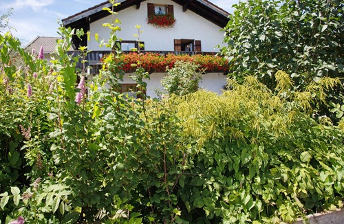 Fischbachau Apartment | "Almröserl" apartment with mountain view, balcony & Wi-Fi
