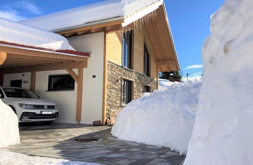 Oberzollhaus House | Alpenchalet Allgäu - vacation home, shower or bath, WC, 2 bedrooms