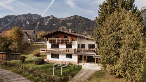 Reutte Apartment | Alpenchalet am Lech
