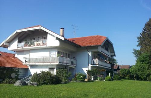 Eichet Apartment | AlpenChiemsee Ferienwohnung mit Bergblick und Seenähe