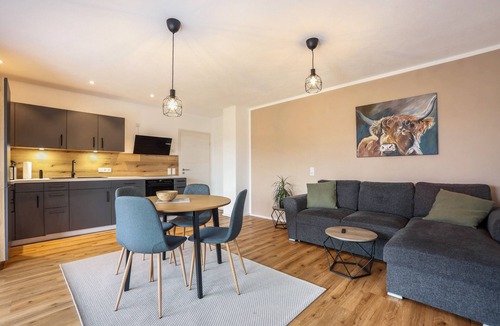 Seeg Apartment | ‘Alpenvorland’ holiday flat with mountain view, terrace, Wi-Fi and incl. Königscard