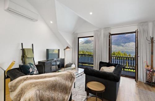 Sunshine Bay House | Alpine Cottage