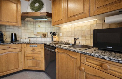 Frutigen Apartment | Alpine Loft · 2 Bath · Family Retreat · Balcony · Parking · PS5/Netflix/wifi