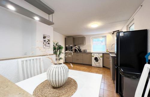 Momlingen Apartment | Altes Kino XXL - 10 Gäste WiFi Netflix