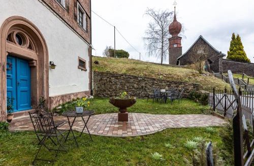 Urach House | Altes Pfarrhaus