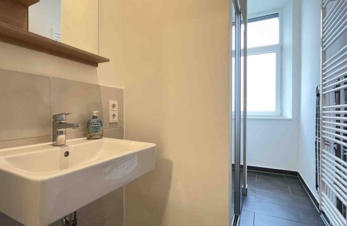 Amberg Apartment | (AM1036) Modern fitters' apartment with balcony