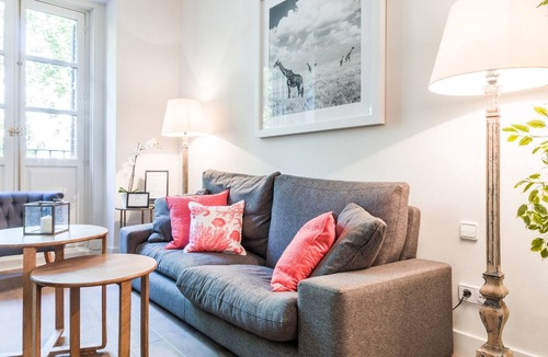 Huertas Apartment | Amazing flat with 2 bedrooms full equipped, with A/C and internet. At Santa Ana Square!