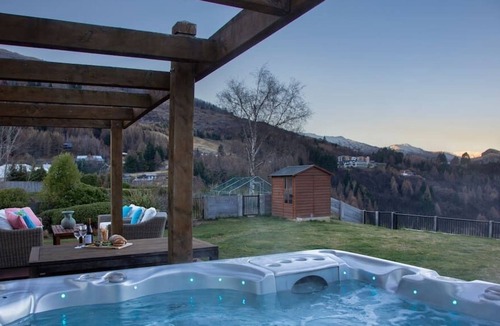 Arthur's Point House | Amber Retreat | Hot Tub + River Views