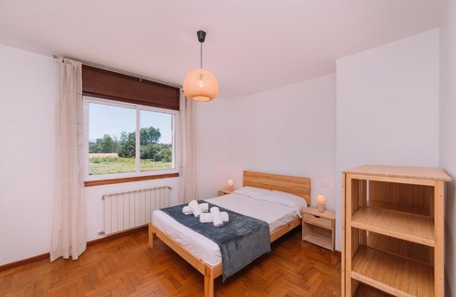 Salceda de Caselas House | Amplia a un paso de Vigo by CABANA Rentals