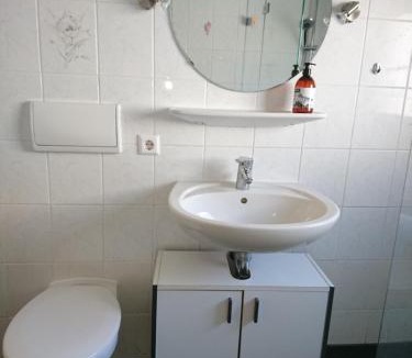 Immendingen House | An der grünen Donau - Ferienwohnung, Ferienzimmer, Parken bitte gegenüber auf der Straßenseite