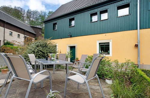 Bad Gottleuba Apartment | Apartment 'Wohnung Volksgut' with Mountain View, Private Terrace and Wi-Fi