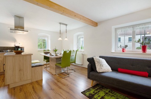 Berggieshubel Apartment | Apartment 'Haselberg' with Mountain View, Private Terrace, and Wi-Fi