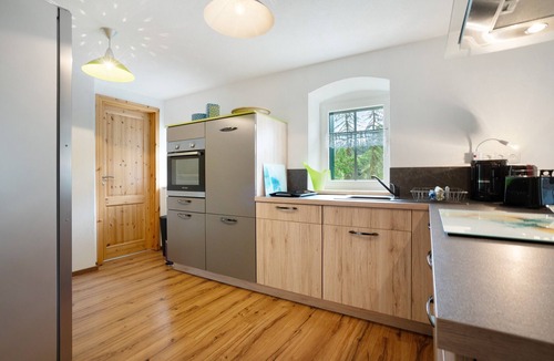 Berggieshubel Apartment | Apartment 'Haselberg' with Mountain View, Private Terrace, and Wi-Fi